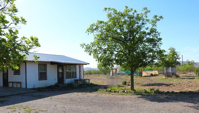 Building Photo - 410 Mountain View Rd