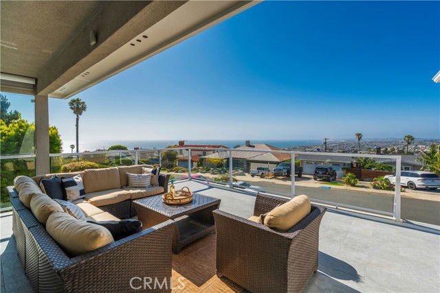 Building Photo - 426 Vía La Selva