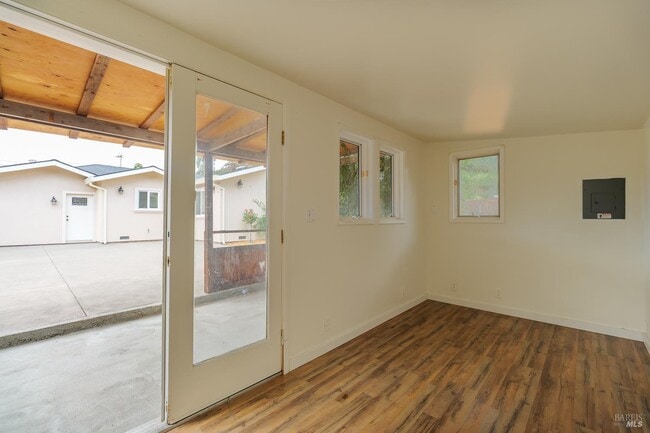 Building Photo - 996 Simmons Ln