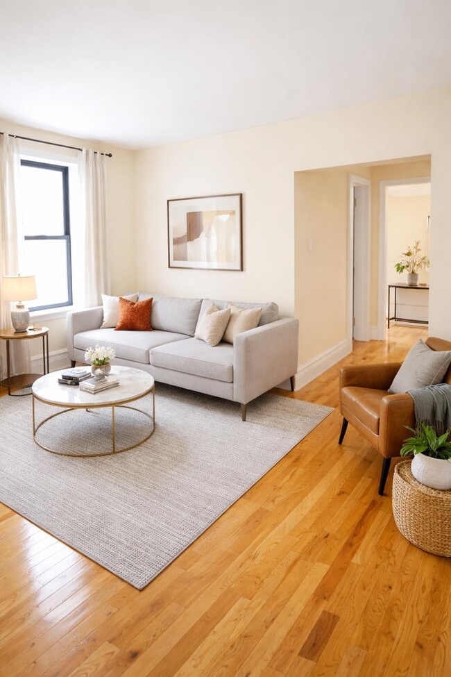 Building Photo - 609 W 196th St