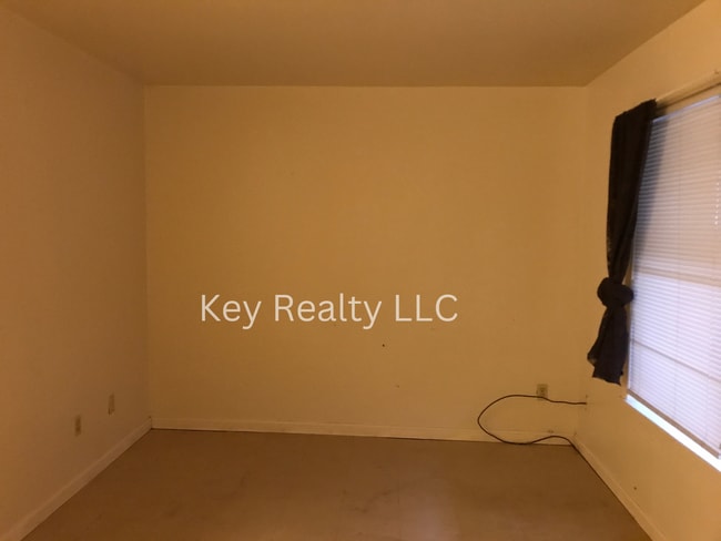 Building Photo - 913 - B College Drive - Pineville - 1st mo...