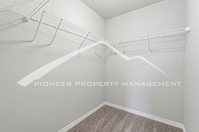 Building Photo - 3-Bedroom, 2.5 Bath Home in Desirable Lors...