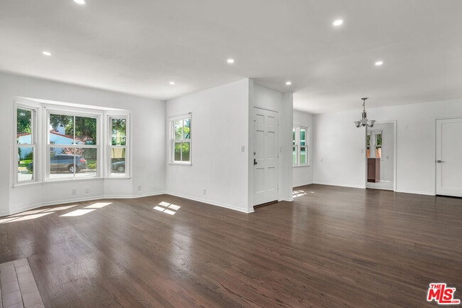 Building Photo - 1091 Palm Terrace