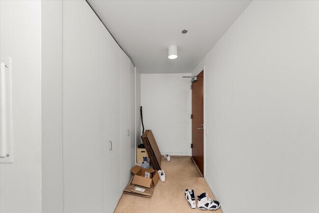 Building Photo - 400 N La Salle Dr