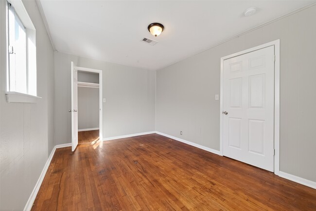 Building Photo - 6127 Beldart St