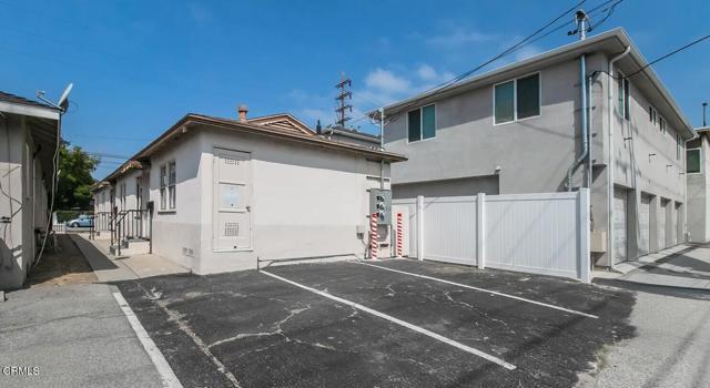 Building Photo - 230 N Hollywood Way