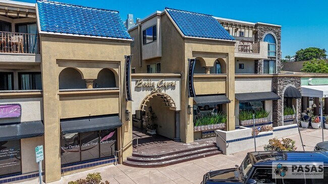 Building Photo - RARE Offering 2BD/2BA - Condo of secured building in highly sought after Boutique Bella Capri bui...