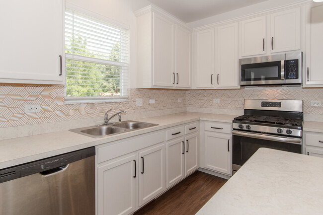Building Photo - 26107 White Oak Trail