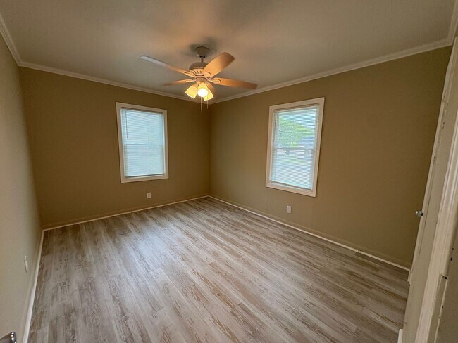 Building Photo - Newly Renovated Home on Baker St