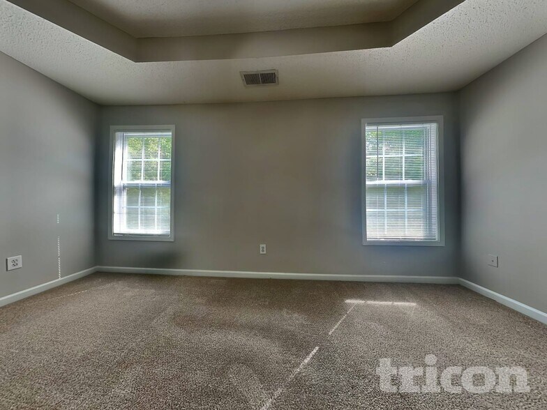 Building Photo - 5739 Newnan Cir