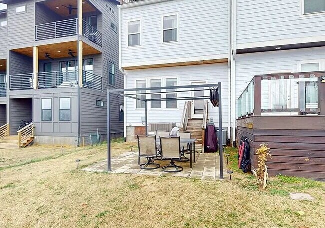 Building Photo - Fully Furnished House on the River! 10 min...