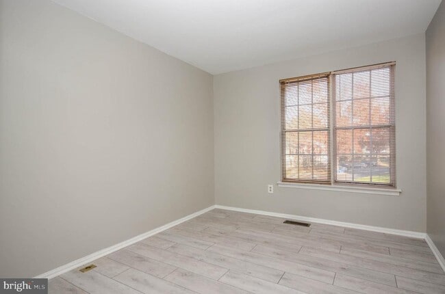Building Photo - 8 Hines Ct