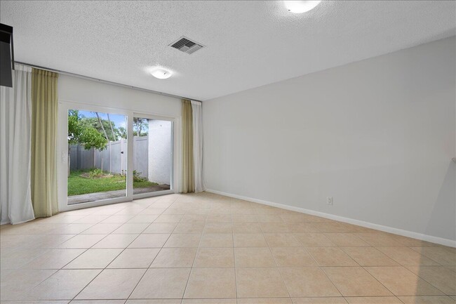 Building Photo - 258 Palmetto Ct