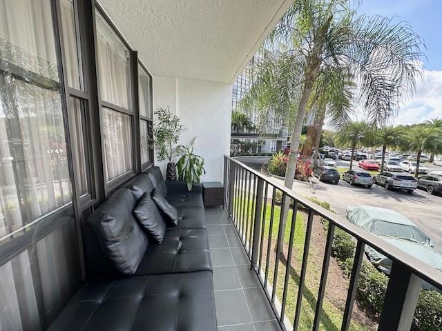 Building Photo - 800 Parkview Dr