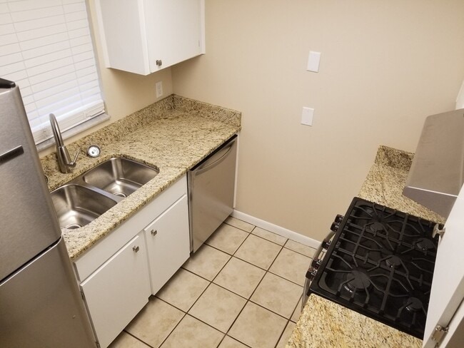 Building Photo - Remodeled 1-Bedroom Condo in Winter Haven
