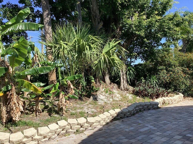 Building Photo - 1851 Oak Berry Cir