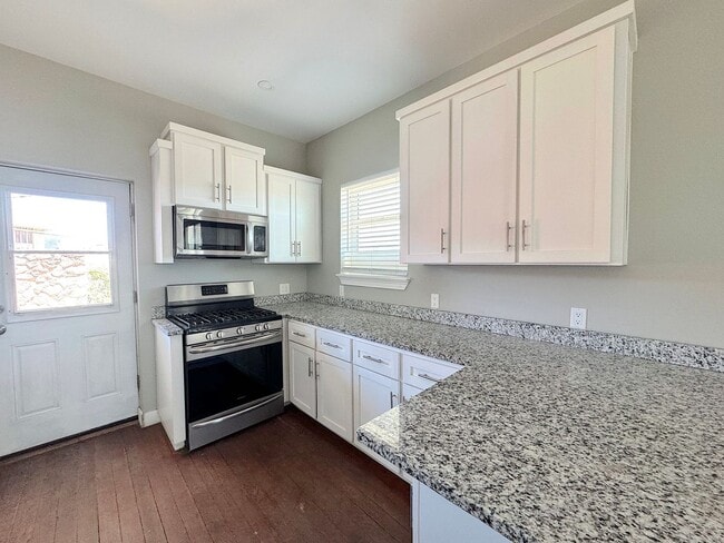 Building Photo - Sunset Heights Historic Home - 3Bed Refrig A/C!