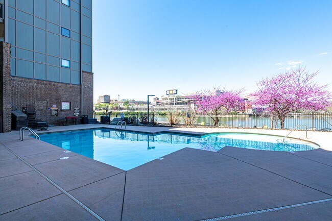 Building Photo - Knoxville 37920 - Riverfront Condo for Rent - 2 Bedroom, 2 Bath - CityView at Riverwalk - Contact...
