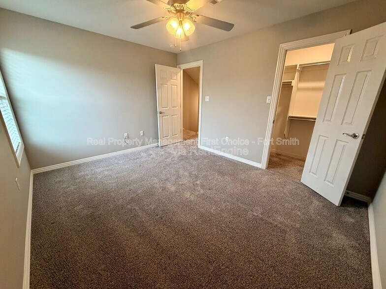 Building Photo - 9919 Landry Dr