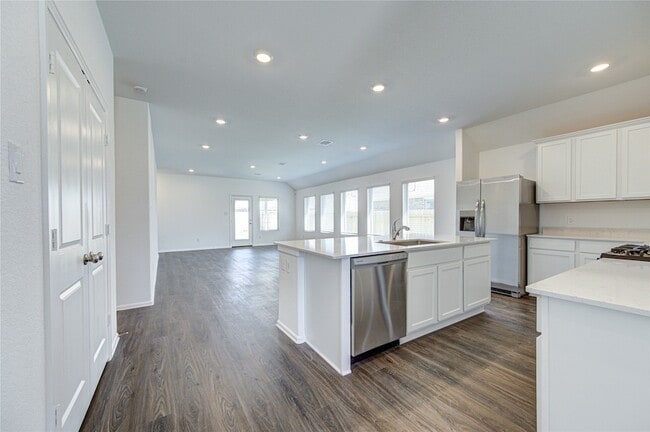 Building Photo - 5023 Lavaridge Dr