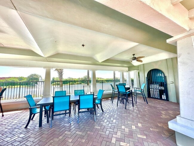 Building Photo - Luxury Townhouse West Palm Beach Gated Community two bedroom three bathrooms!