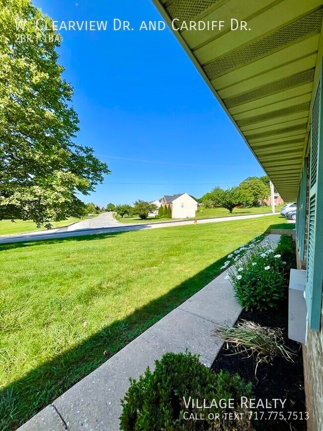 Building Photo - 81 W Clearview Dr