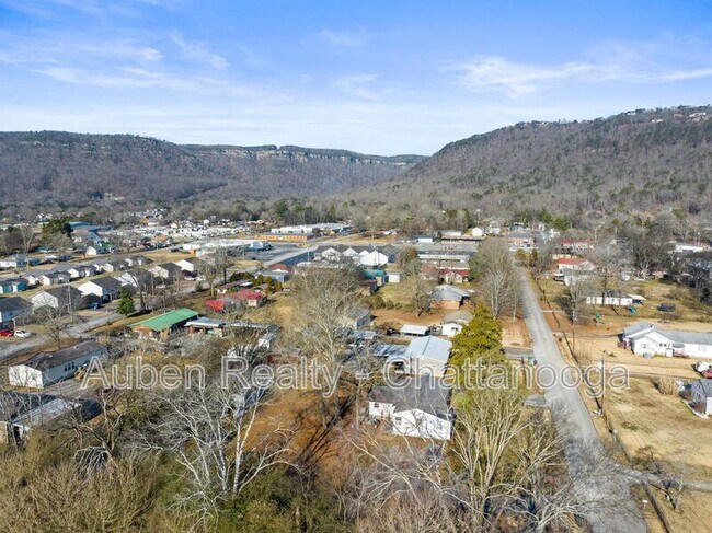 Building Photo - 207 Eveningside Dr