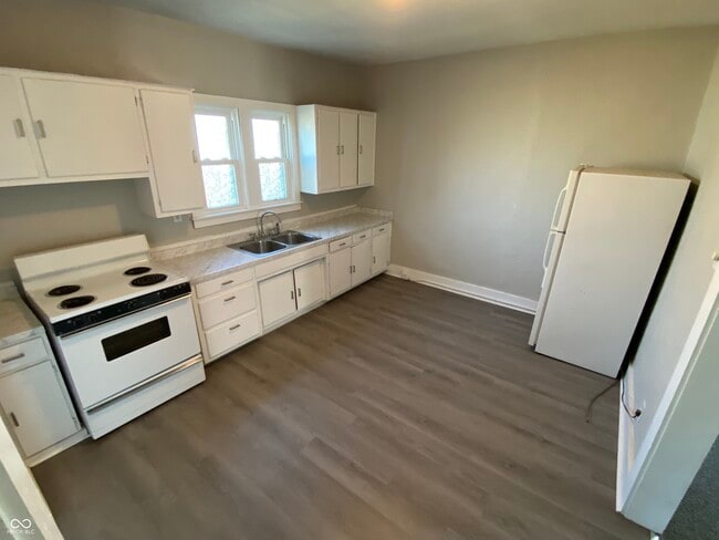 Building Photo - 510 W 5th St