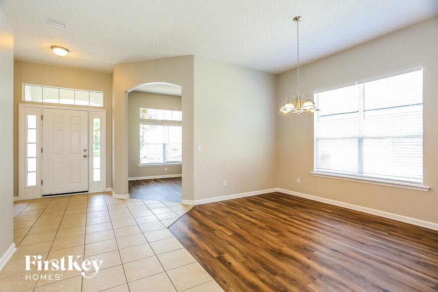 Building Photo - 13966 Devan Lee Dr N