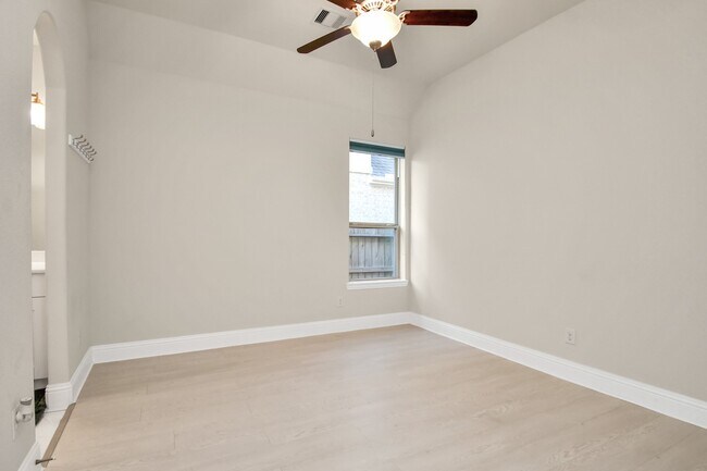 Building Photo - 16906 Dalgety Ct