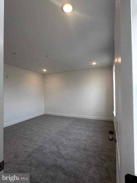 Building Photo - 2504 W Peninsula Dr