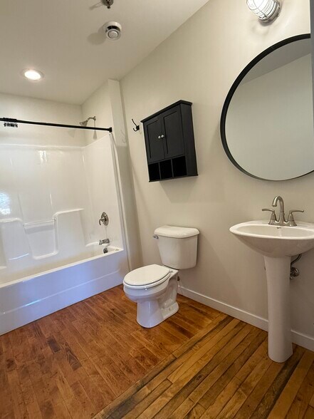 En Suite Bathroom - 148 S River Ave