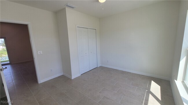 Building Photo - 4016 NE 12th Ct