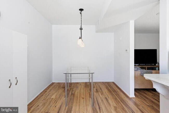 Building Photo - 7739 Inversham Dr