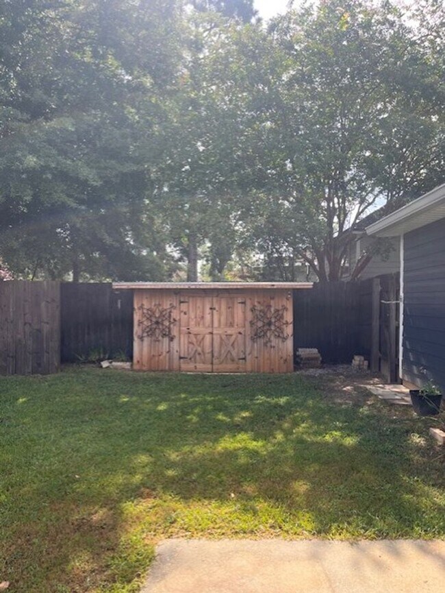 Building Photo - 4077 Huntley Dr