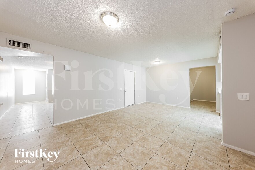 Building Photo - 3816 W Northern Ave