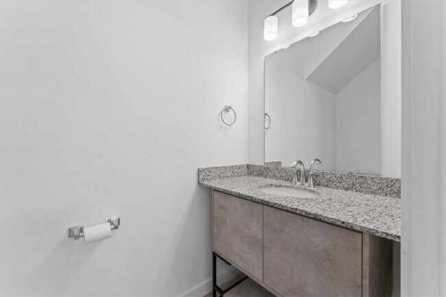Building Photo - 941 Ventnor Ave