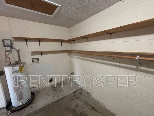 Building Photo - 3604 Spring Land Dr