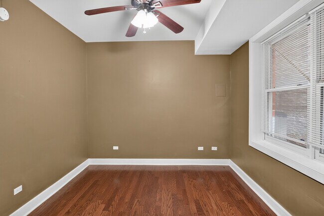 Building Photo - 4755 S St Lawrence Ave