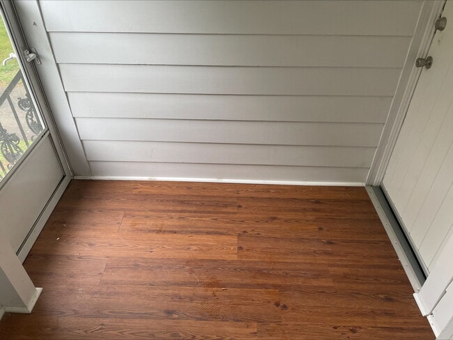 Building Photo - 713 S Cedar St