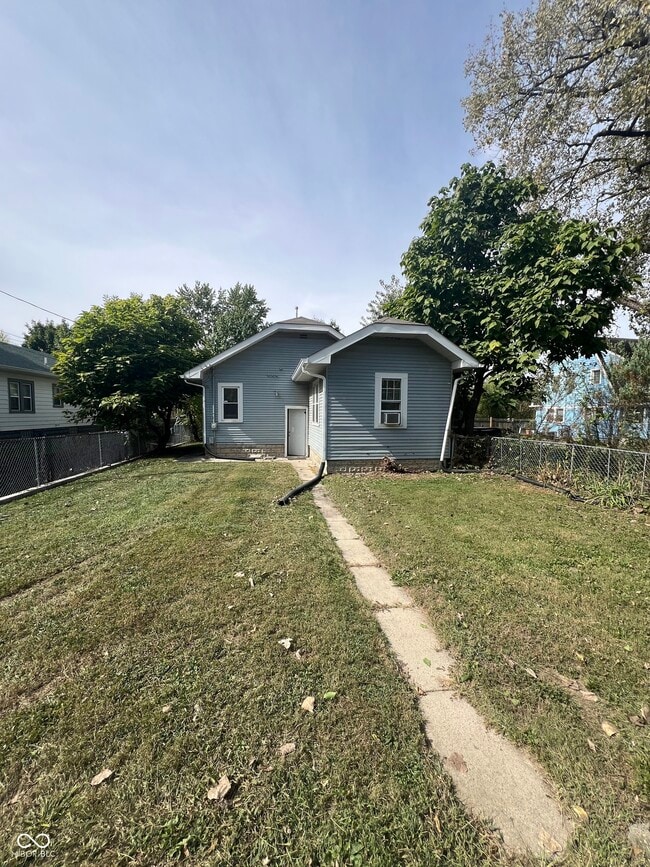 Building Photo - 1341 N Parker Ave