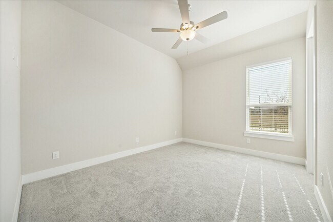 Building Photo - 2022 Serene Spgs Dr