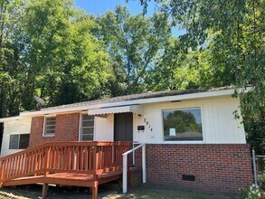 Building Photo - ***3 Bedroom / 1 Bathroom House for Rent i...
