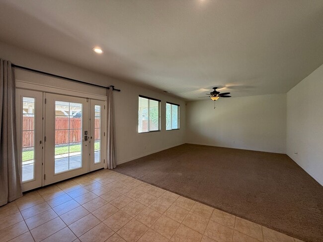 Building Photo - West Rosamond 5 bedroom