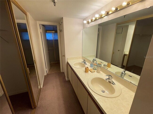 Building Photo - 1162 Carmel Cir