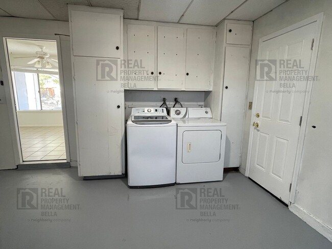 Building Photo - 55+ Community Gem: Open Floor Plan, Large Backyard & Clubhouse Amenities