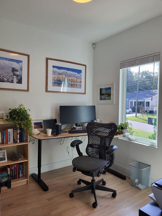 Building Photo - Furnished home in Lincoln Heights