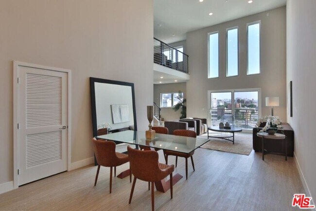 Building Photo - 837 S Harvard Blvd