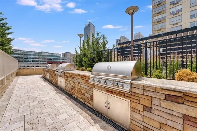 Building Photo - 88 Morgan St