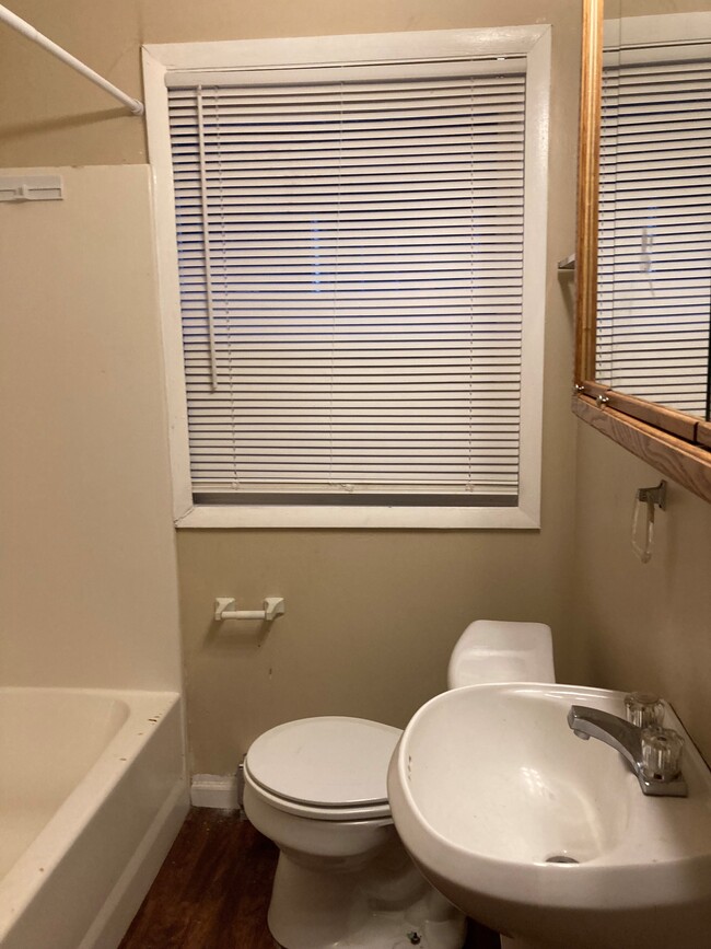 Bathroom - 1824 Elsmere Ave